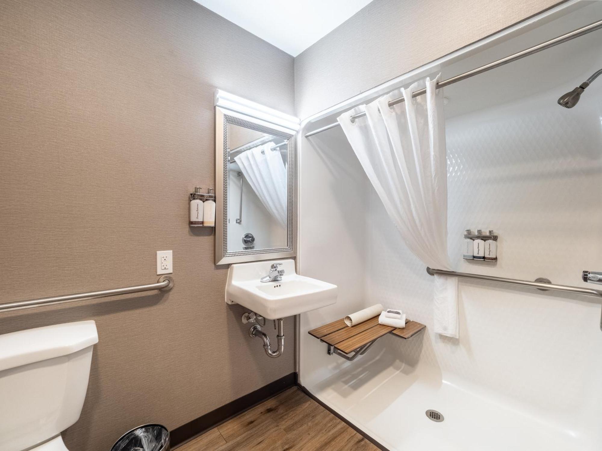 Baymont By Wyndham Anderson Motel Bagian luar foto