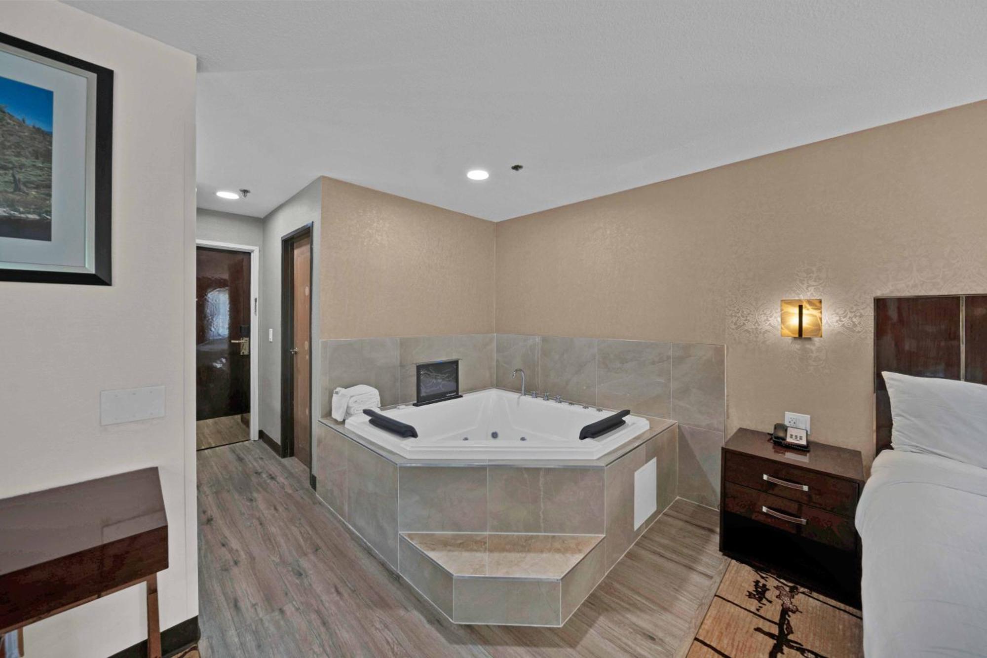 Baymont By Wyndham Anderson Motel Bagian luar foto