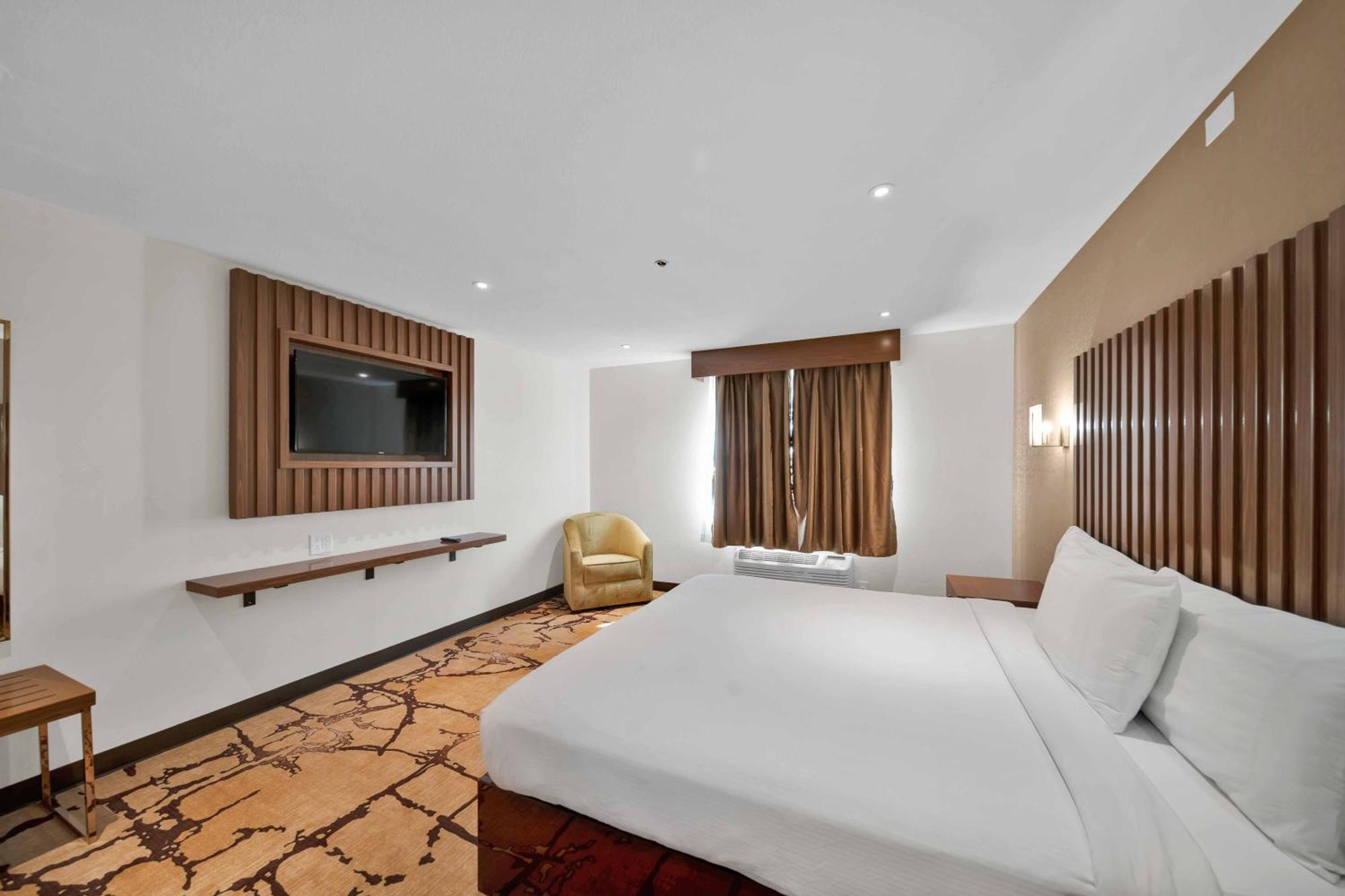 Baymont By Wyndham Anderson Motel Bagian luar foto