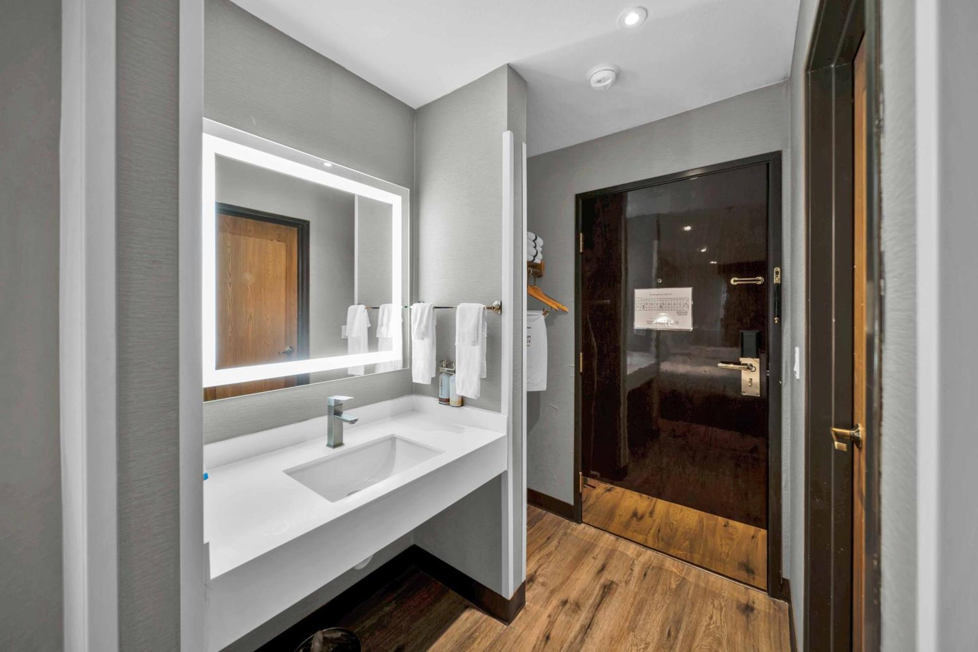 Baymont By Wyndham Anderson Motel Bagian luar foto