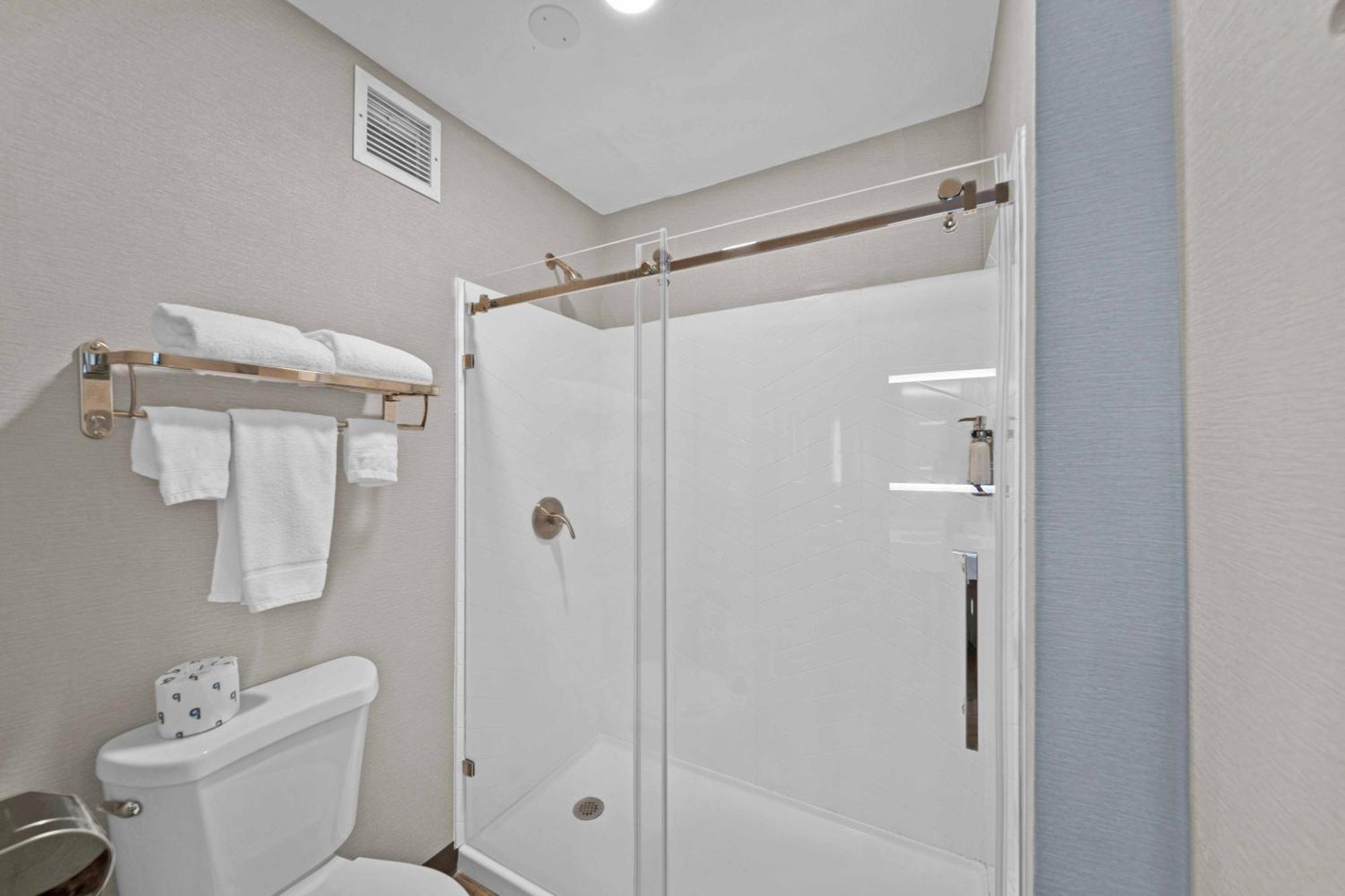 Baymont By Wyndham Anderson Motel Bagian luar foto