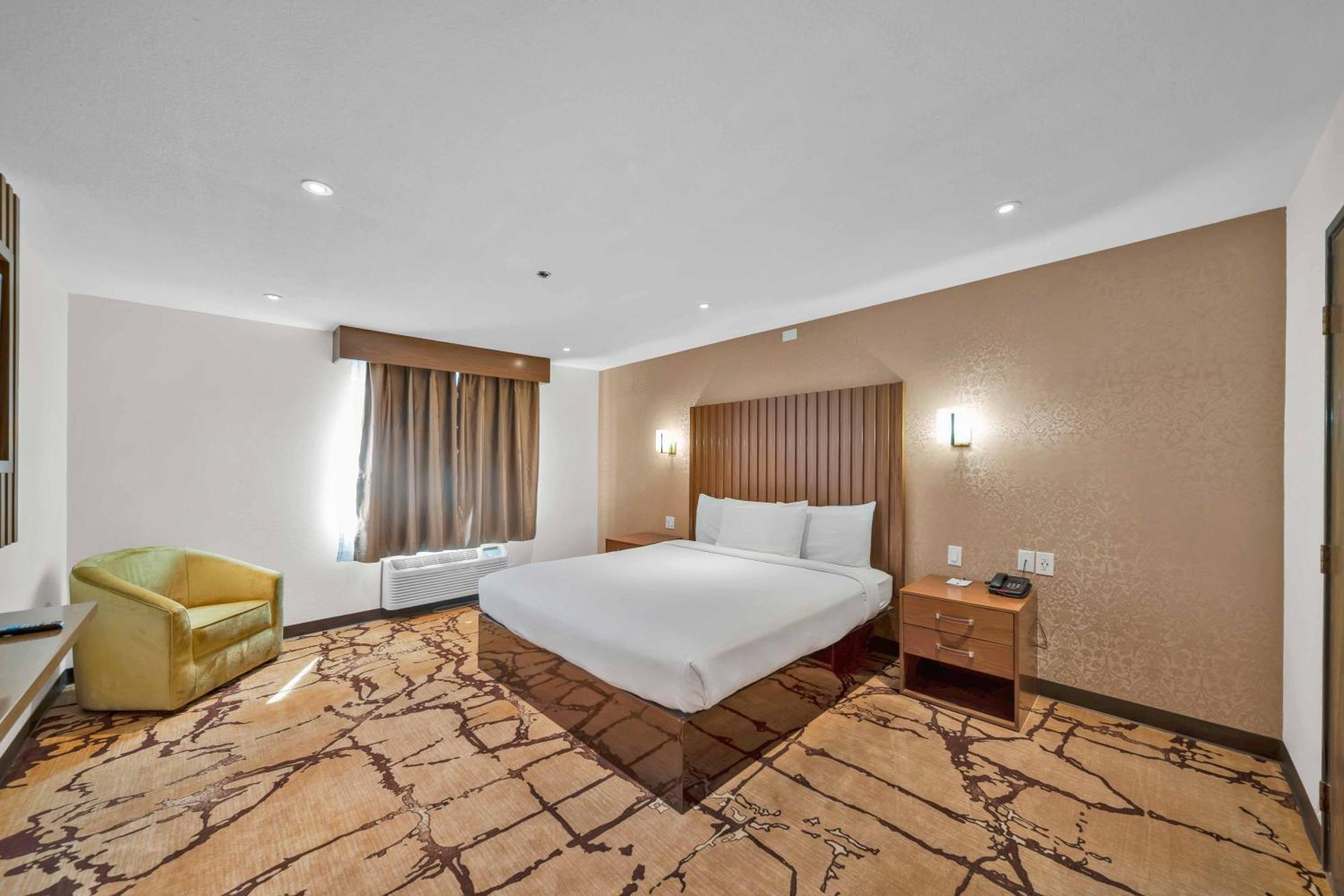 Baymont By Wyndham Anderson Motel Bagian luar foto