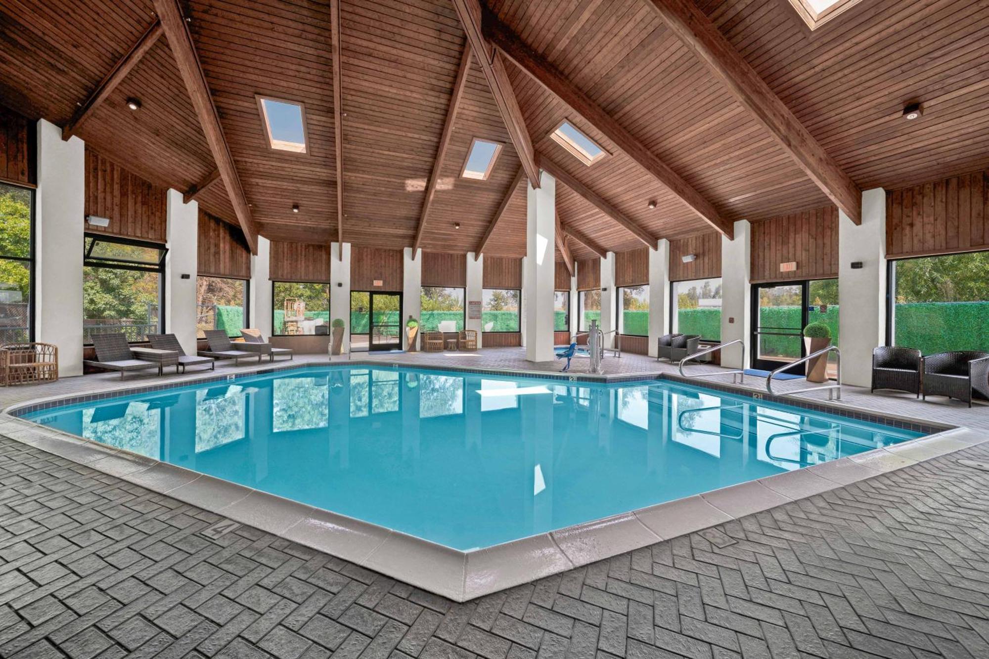 Baymont By Wyndham Anderson Motel Bagian luar foto